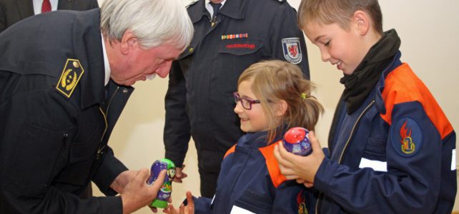 Der Oberbergische Kreis unterstützt die Kinderfeuerwehren Der Oberbergische Kreis unterstützt die Kinderfeuerwehren
